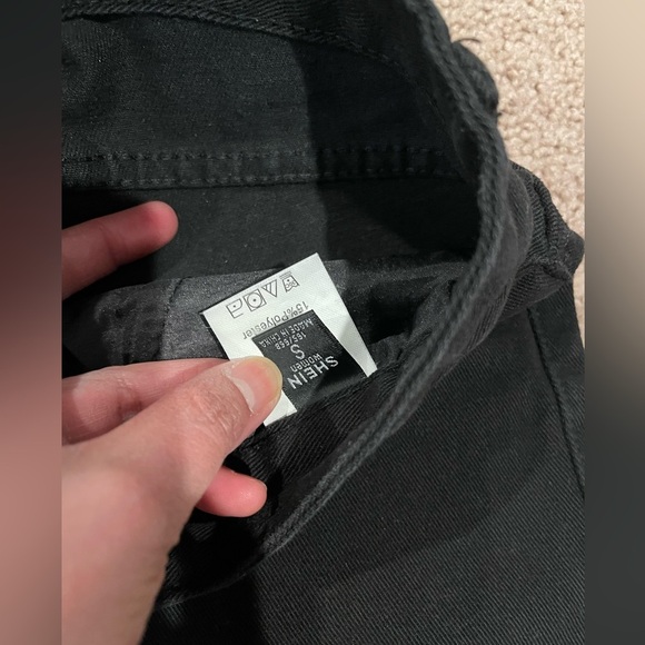 Women's SHEIN black High-waisted Raw Hem Jeans - Picture 2 of 10